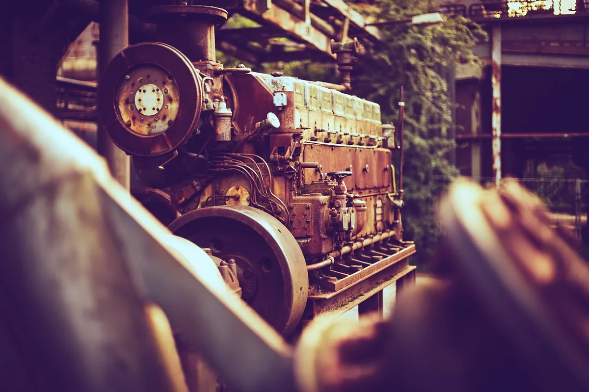 Fuel pump diesel genset pada mesin diesel industri untuk suplai bahan bakar stabil
