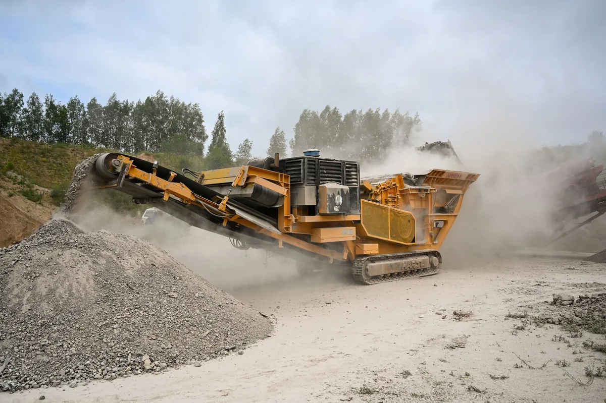 pecah batu pontianak stone crusher machine industrial site
